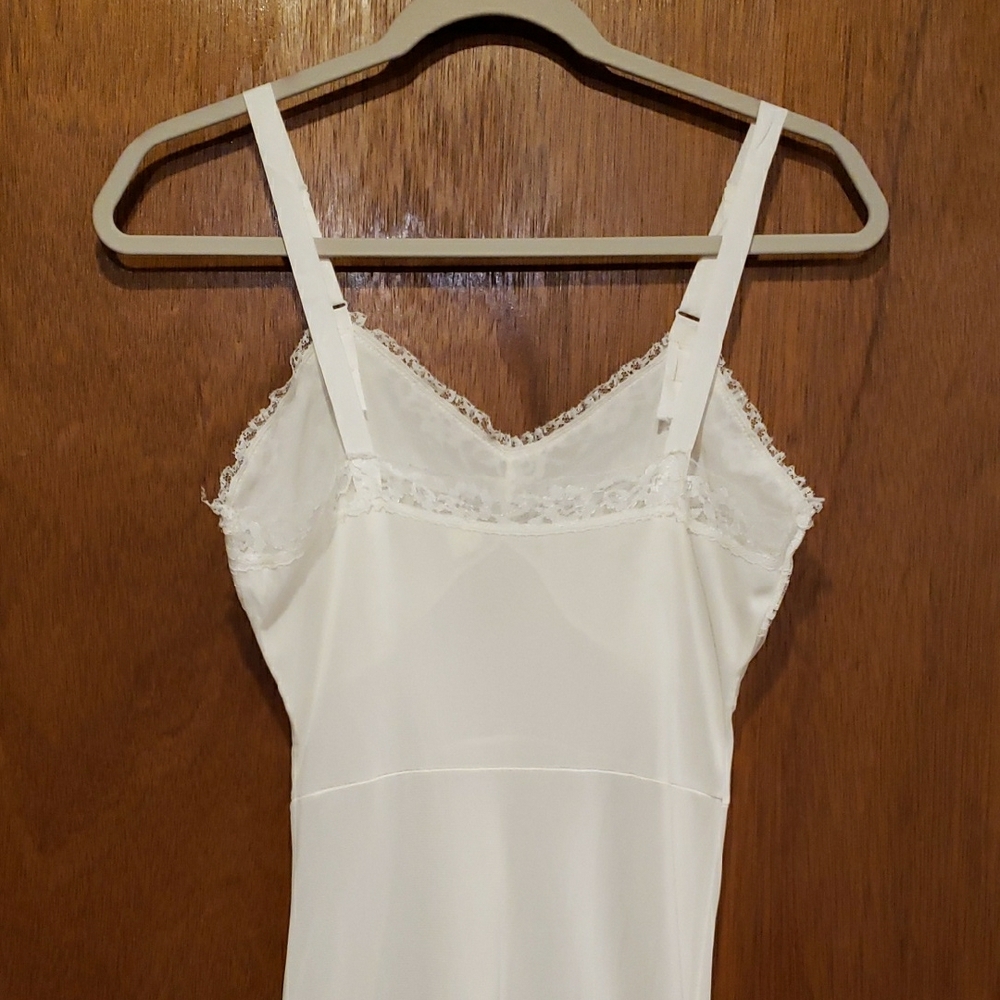 Elegant Vintage Cream/White Lace Slip - Picture 5 of 13